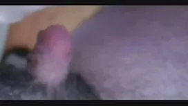 La mouille humide d'une la masturbation jeune brune peut prendre video partouze amateur plusieurs doigts
