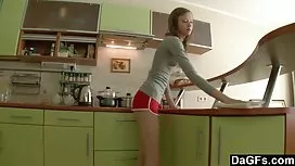 Une star du porno était excitée par gros seins des video de mature compliments au téléphone