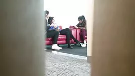 La chatte d'une fille mature jouit webcam violemment d'un gode devant la webcam et mature xxx draine l'urine