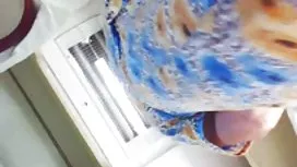 Modèle sexe gratuit femme mure porno est bon dans sa blowjobs jupe frivole