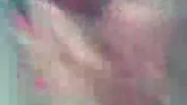 Un rendez-vous romantique au bord de la piscine avec un gars à la peau sombre a commencé par des baisers passionnés avant de in-mouth monter dans la mur de sexe culotte de la fille et quand elle a commencé à couler de ses douces caresses, la culotte a volé sur le côté et la chienne a commencé à le baiser dans tous les trous, mais surtout elle est tombée dans le sexe anal avec sa bite noire grumeleuse