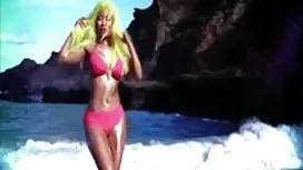 Chatte mature à gros mature tube videos seins déchirant frénétiquement le vagin avec un cosplay vibromasseur et jouit