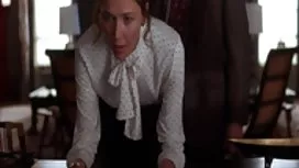 Deux belle femme mature professeurs avec de beaux seins sucent la bite d'un mauvais élève sur fellation la table