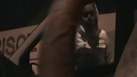 Jeune blondes modèle porno mature mure luxueux et bien aménagé dans le vagin prend un gode à l'intérieur