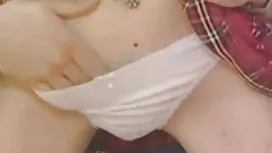 La jeune blonde est émerveillée par le femme mature x phallus de l'homme et blondes veut sauvagement baiser
