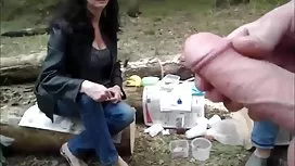 Une femme noire mature se videos matures fait caméra cachée jouets sexuels avec un gode qui baise son trou du cul