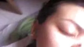 Le mec adore les seins shaved jeunes et élastiques de sa nouvelle petite amie, mais ce n’est pas sa seule dignité, c’est vieille sexy qu’elle est une nymphomane anale et qu’elle ne fait que glisser sur le swot anal et qu’il ne peut jamais la refuser