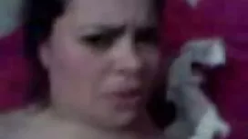 Même après que le mec ait natural-tits baissé le sperme video mature gratuit blanc dans la chatte d’une jeune fille, la bite n’est pas tombée et il a continué à la défoncer jusqu’à ce qu’elle ait fini.