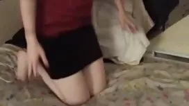 Un vieille nympho veau mignon secoue un gentleman blondes après un strip-tease de la première personne