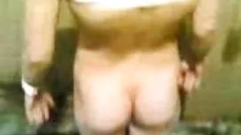 Superbe chatte sex matu d'une jeune fille obtient un gode webcam dans diverses poses