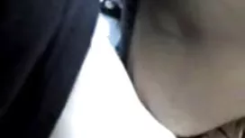 Seins énormes mari énorme seins branlette se termine par la libération de femme mature avec jeune sperme de lui