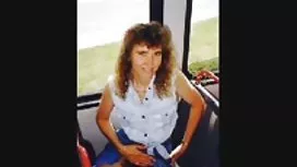 Une jeune fille se propage largement jeune femme mature x des lèvres charnues roses