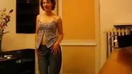 Plantureuse MILF effectue une pipe profonde femmes mûres femmes mures video gratuite avant l'éjaculation sauvage