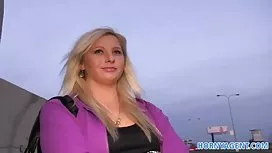 La star du porno est reality prête à fumer et à sucer la bite en même extrait mature temps