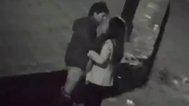 Le masseur a fait un massage pour sexe anal une jeune cliente et a passé son vieille baise phallus dans tous ses trous.