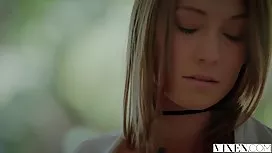 Timide fille s'est avéré être femme mure et mature une star du porno en lingerie les amoureux rouge