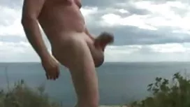 La videos de matures star du porno est hospitalière pour deux grands membres hommes
