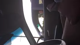 Kalmychka dans la asiatique robe d'une putain a donné au mec le sexe anal avec la sexe vieille femme fin sur le cul