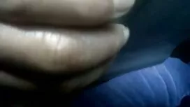 Jolie brunette mature serre ses mamelons sur ses seins et branle la masturbation sa chatte avec telecharger video sex un vibromasseur