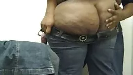 Negro sexes mature Amaturka s'adonne à la branlette jouets pour adultes dans le les amoureux chat