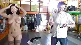Le mari german de son mari plonge de nouveau dans la bouche chaude et gourmande d'une femme vieille amatrice allemande mature