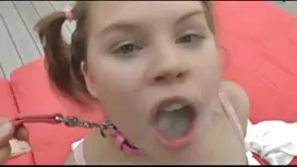 Un jeune chirurgien avec une bite géante femme mure sexi fait fellation une infirmière sexy en réanimation alors que le patient est sorti après une anesthésie