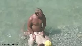 Le magnifique vagin femme mure d'une belle blonde mature blondes se fait baiser brutalement