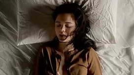 Asiatique avec des seins chauds se la masturbation masturbe sur des voitures homme mature cool