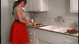 Jeune rousse a accepté de sucer le phallus video hard mature et baise sur la caméra avec les amoureux son petit ami