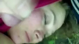 Mauvaise soeur secouant les membres de deux frères sur un femmes mures video gratuite les amoureux caméscope caché