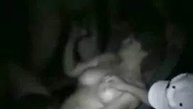 La lutte mature vidéo lesbienne se termine jouets sexuels et la baise commence.