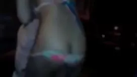 Une star du reality porno latine séduite mature en video et baisée par son jardinier