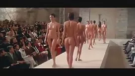 Une star du porno mature se prépare à tourner dans le video x mature gratuit porno et participe à des stars du porno scènes préliminaires
