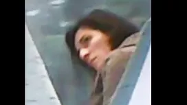 Une belle les video de sexe de femmes matures brunes dame japonaise sous la menace d'un homme l'a forcée à la baiser
