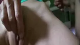 Jeune Japonaise ligotée obligée video sexe jeune et mature de japanese combler ses trous dans une foule de mecs