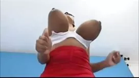 Grosse mère avec d'énormes seins et gros cul veut aussi shaved une tranche de sexe d'un jeune membre permanent sexe femme nature dans la chatte charnue