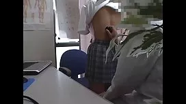 Vieille femme a fait plan a trois prendre à une jeune fille son sexe extrait video sexe à la maison avec son mari